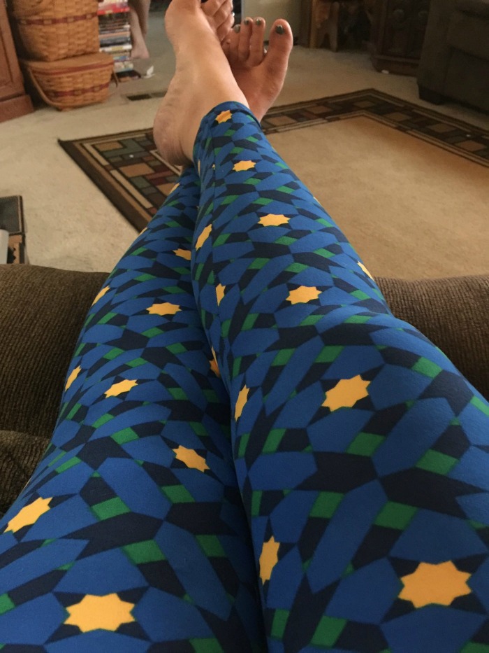 LuLaRoe Stylish Leggings and Simply Comfortable - How do you Roe? - Mom  Does Reviews