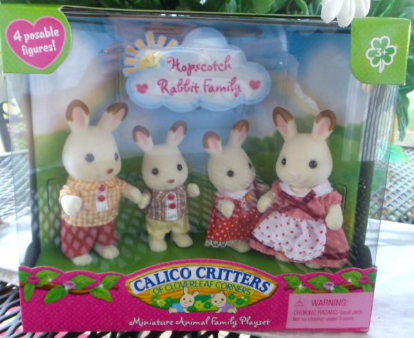 Calico Critters Miniature Animal Family Playset -0