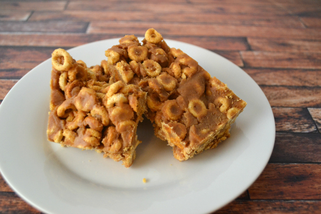 Peanut Butter and Honey Cheerio Bars -03