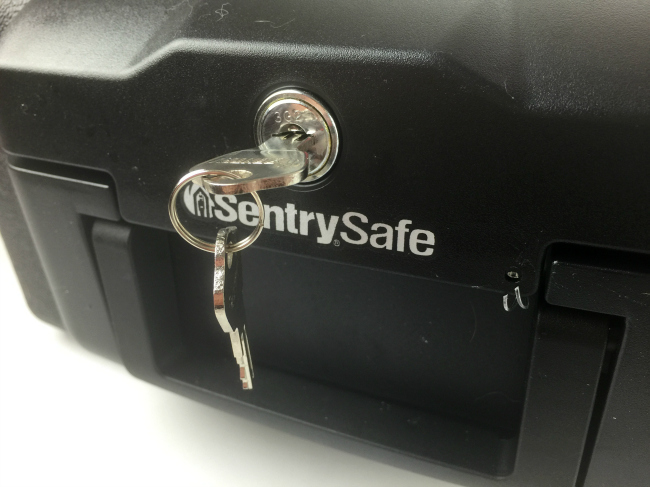 SentrySafe 1200 Privacy Lock Chest -03