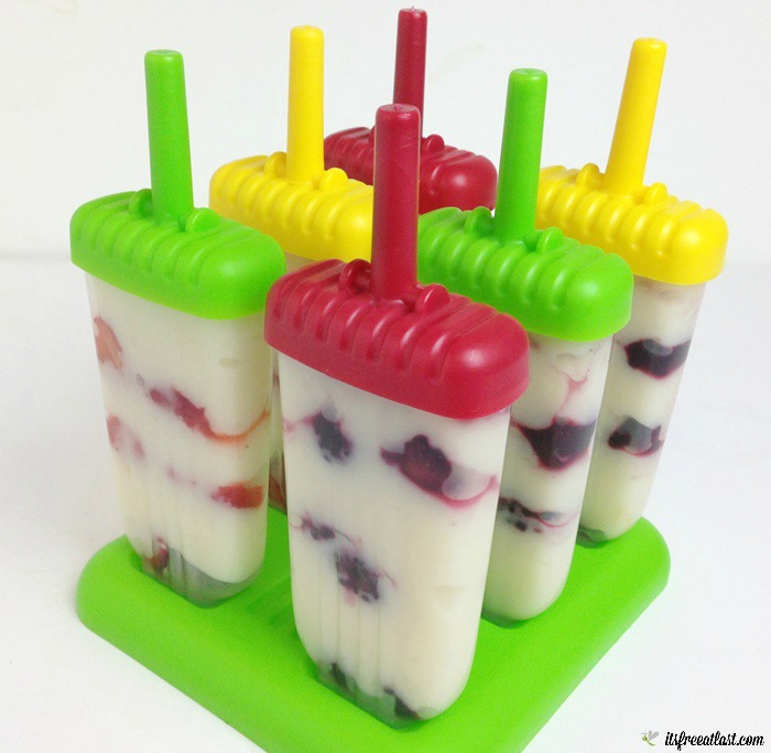 Homemade Vanilla Pudding Pops with Berries process