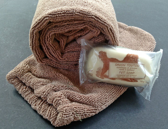 H2O at Home Pet Kit with Microfiber Towel, Glove & Soap for the Perfect Pet Spa Day!