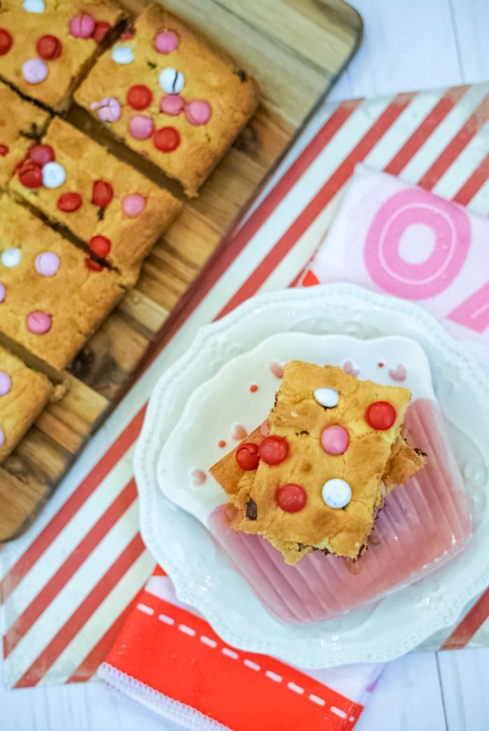 M&M Cookie Bars for Valentine's Day! #VDaySweets