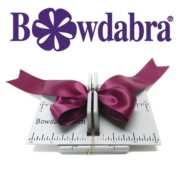 Make Beautiful Holiday Bows Easily with Bowdabra #MegaChristmas19 #bowdabra  - It's Free At Last