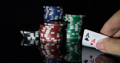 11 Ways to Read Their Poker Hand